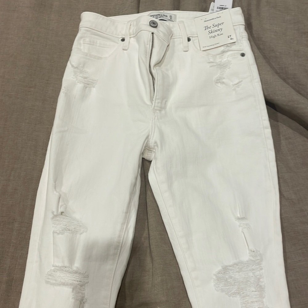 Brand new never worn white Abercrombie jeans